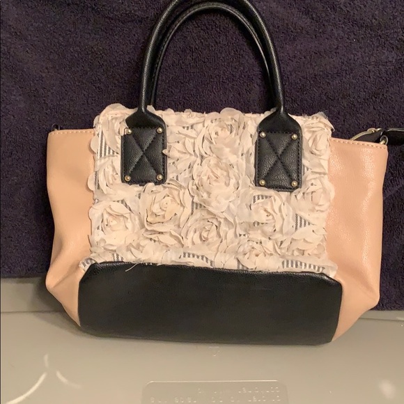 Betsy Johnson purse!! - Picture 2 of 4